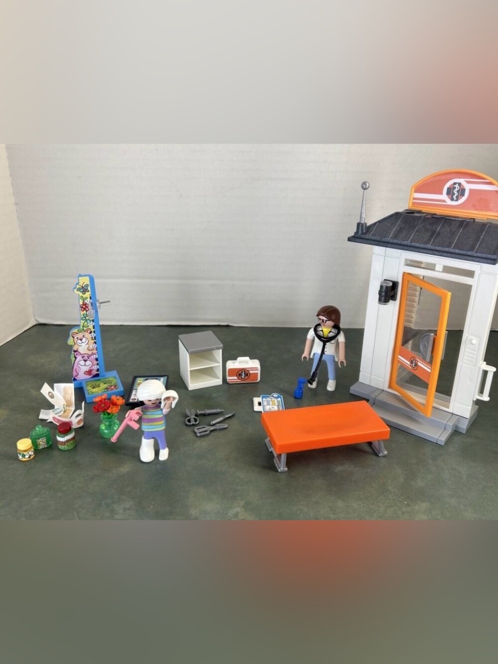 Playmobil City Life 70818 Pediatrician Starter Pack Complete No Box No Manual